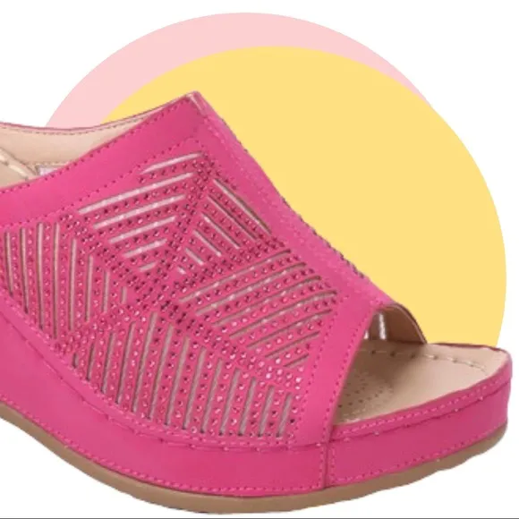 Size 6 Italina Fuchsia Pink Wedge Heeled Sandal