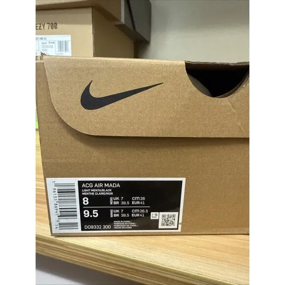Size 8 - Nike ACG Air Mada Light Menta