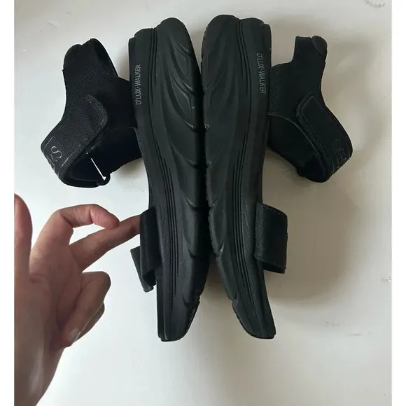 Skechers D'Lux Walker Sandals black size 8