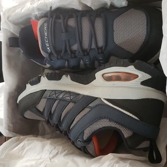 SKECHERS Outdoor Men's Sneakers size 6.5 wide