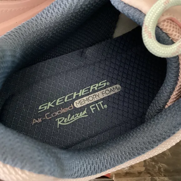 Skechers Women’s Relaxed Fit: D’Lux Journey Trail Running Sneakers, size 9