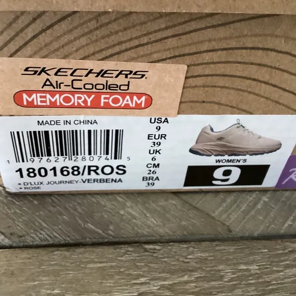 Skechers Women’s Relaxed Fit: D’Lux Journey Trail Running Sneakers, size 9