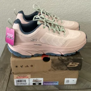 Skechers Women’s Relaxed Fit: D’Lux Journey Trail Running Sneakers, size 9