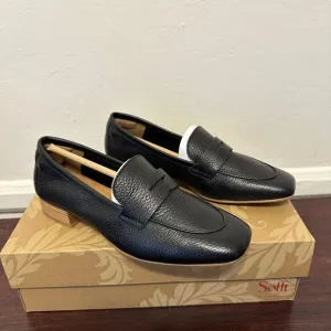 Sofft Black Leather Slip-On Loafers size 7, women’s