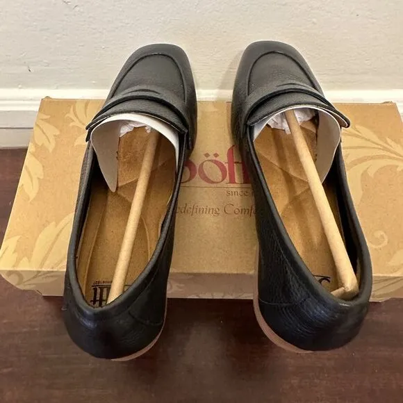 Sofft Black Leather Slip-On Loafers size 7, women’s