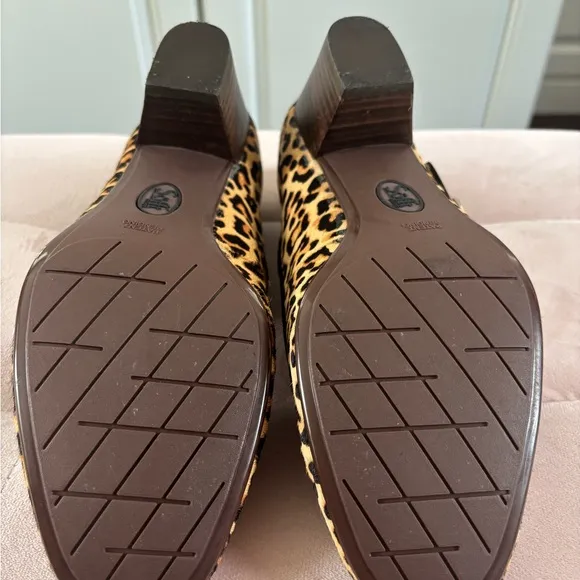 Sofft Brown and Black Flats with Classic Mary Jane Design
