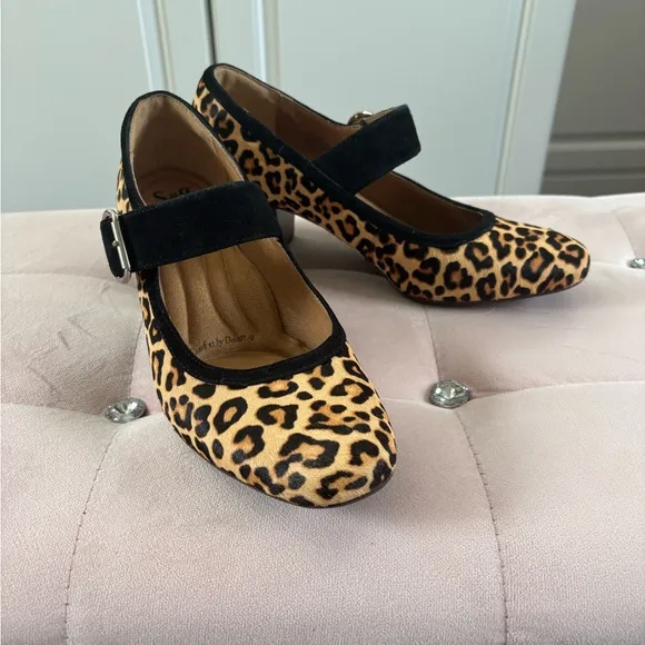 Sofft Brown and Black Flats with Classic Mary Jane Design