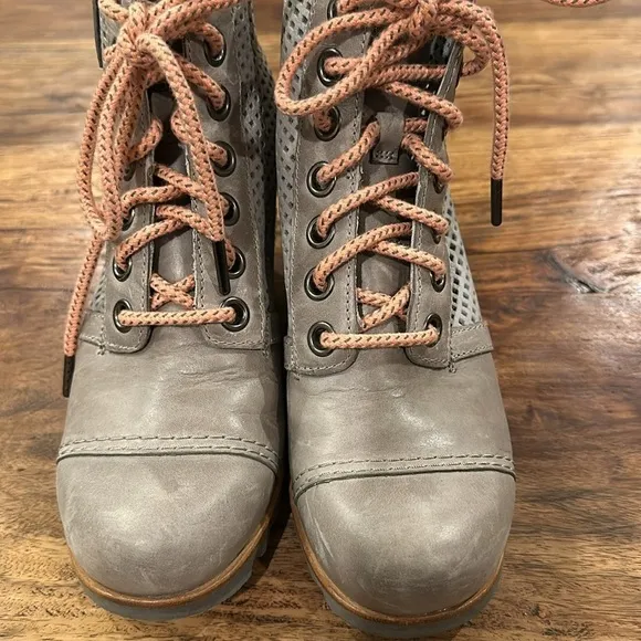 Sorel 1964 Premium Lace Up Perforated Wedge Boots Sz7.5