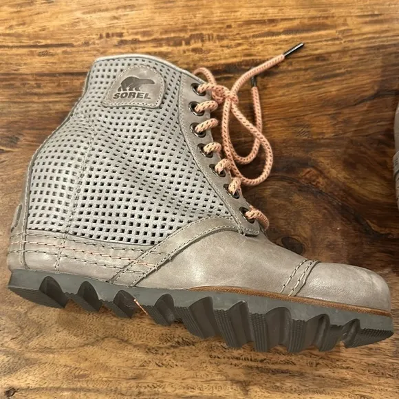 Sorel 1964 Premium Lace Up Perforated Wedge Boots Sz7.5