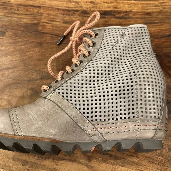 Sorel 1964 Premium Lace Up Perforated Wedge Boots Sz7.5