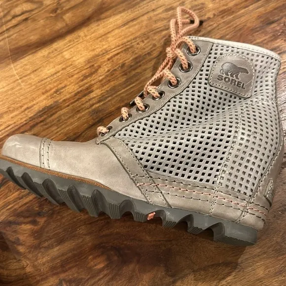 Sorel 1964 Premium Lace Up Perforated Wedge Boots Sz7.5