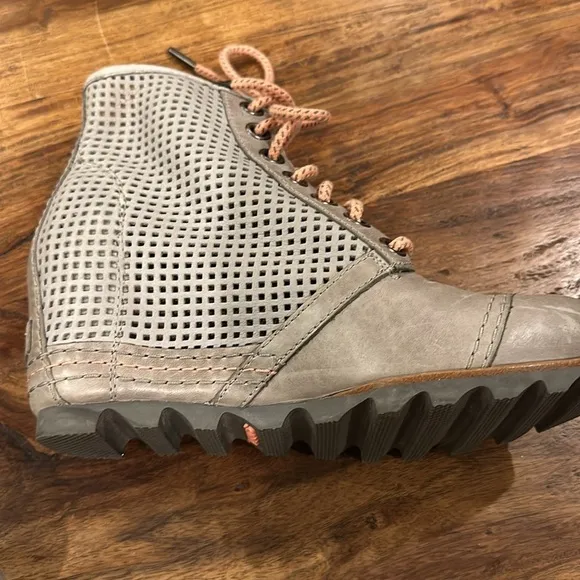 Sorel 1964 Premium Lace Up Perforated Wedge Boots Sz7.5