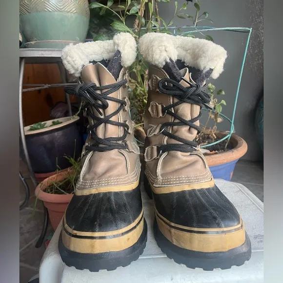 Sorel Caribou insulated heavy duty women’s boots. Size 7. EUC
