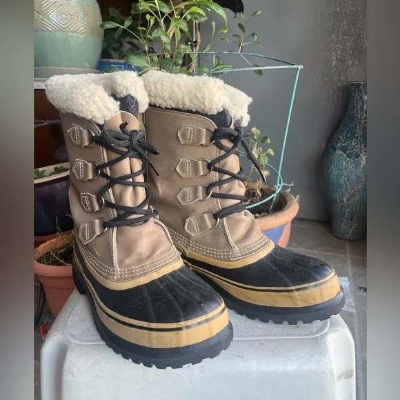 Sorel Caribou insulated heavy duty women’s boots. Size 7. EUC