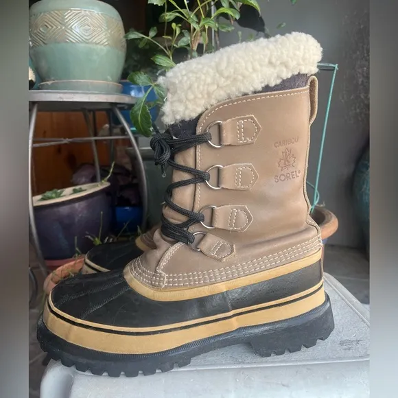 Sorel Caribou insulated heavy duty women’s boots. Size 7. EUC