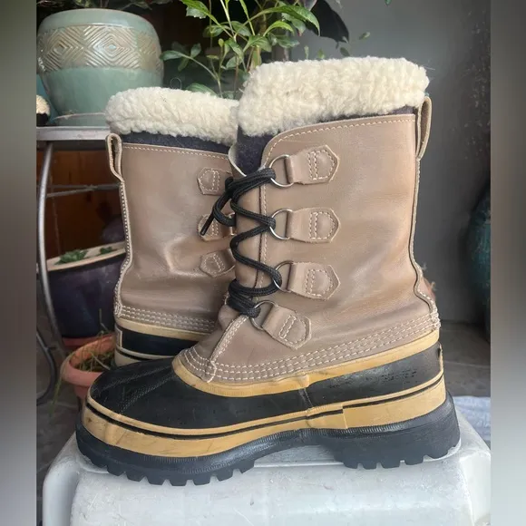Sorel Caribou insulated heavy duty women’s boots. Size 7. EUC