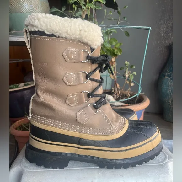 Sorel Caribou insulated heavy duty women’s boots. Size 7. EUC