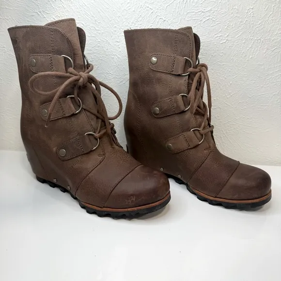 SOREL Joan Of Arctic Wedge Tobacco Leather Mid Lace Up Boots, Size 8