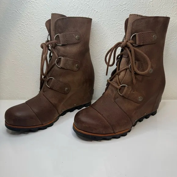 SOREL Joan Of Arctic Wedge Tobacco Leather Mid Lace Up Boots, Size 8