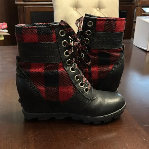 Sorel Lexie Wedge in Buffalo Plaid women’s size 7