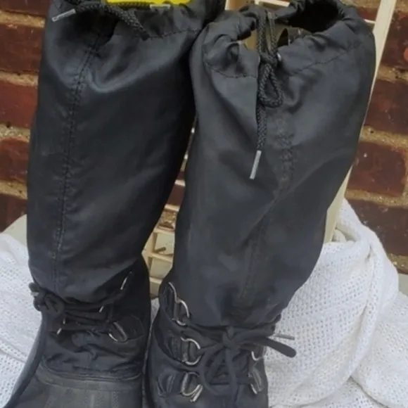 Sorel Wool Lined Snowflake boots 10