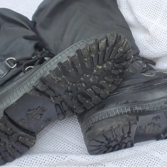 Sorel Wool Lined Snowflake boots 10
