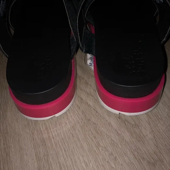 SOREL Black Punch Pink Sport Sandals. NEW