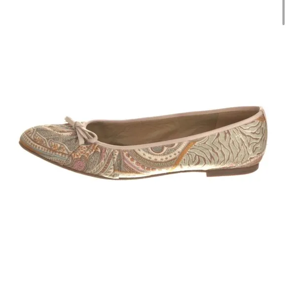 Stuart Weitzman Cream and Tan Flats with Bow Detail