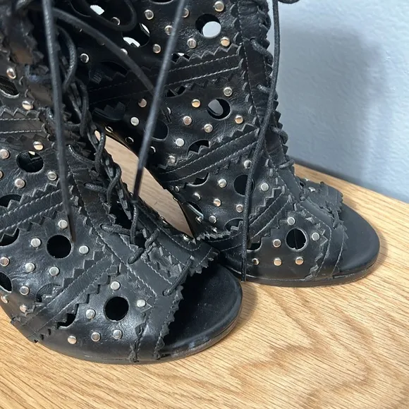 Stuart Weitzman Leather Ankle Lace-Up High Heel Booties size 6 M- gently used