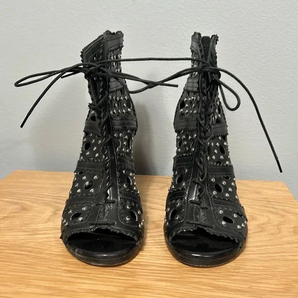 Stuart Weitzman Leather Ankle Lace-Up High Heel Booties size 6 M- gently used