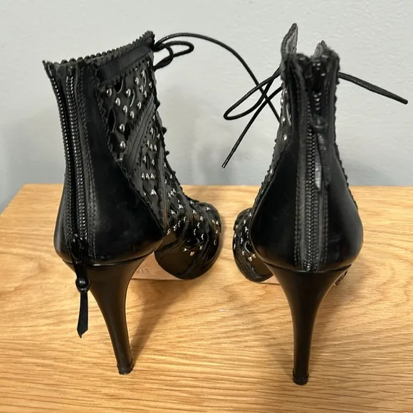 Stuart Weitzman Leather Ankle Lace-Up High Heel Booties size 6 M- gently used