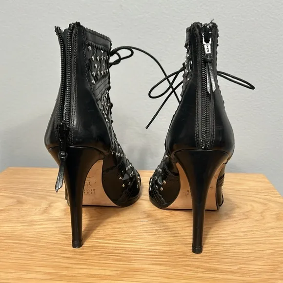 Stuart Weitzman Leather Ankle Lace-Up High Heel Booties size 6 M- gently used