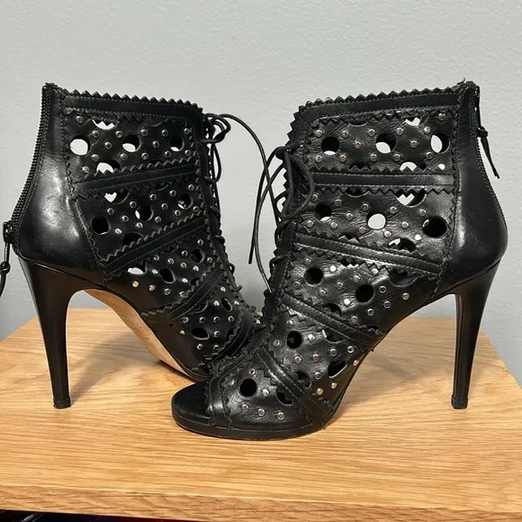 Stuart Weitzman Leather Ankle Lace-Up High Heel Booties size 6 M- gently used