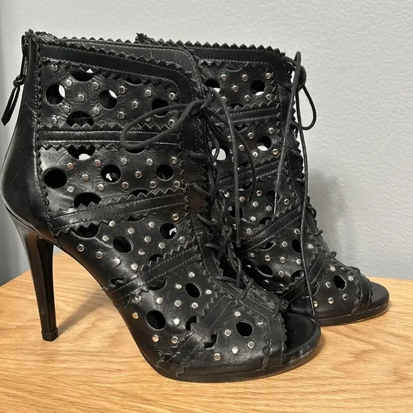 Stuart Weitzman Leather Ankle Lace-Up High Heel Booties size 6 M- gently used