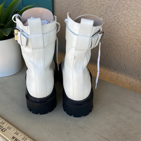 Stuart Weizman White Ultra Lug Buckle Combat Lace up‎ Boots. 9B