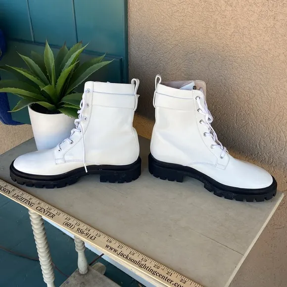 Stuart Weizman White Ultra Lug Buckle Combat Lace up‎ Boots. 9B