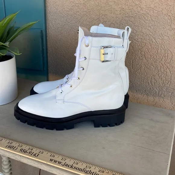 Stuart Weizman White Ultra Lug Buckle Combat Lace up‎ Boots. 9B