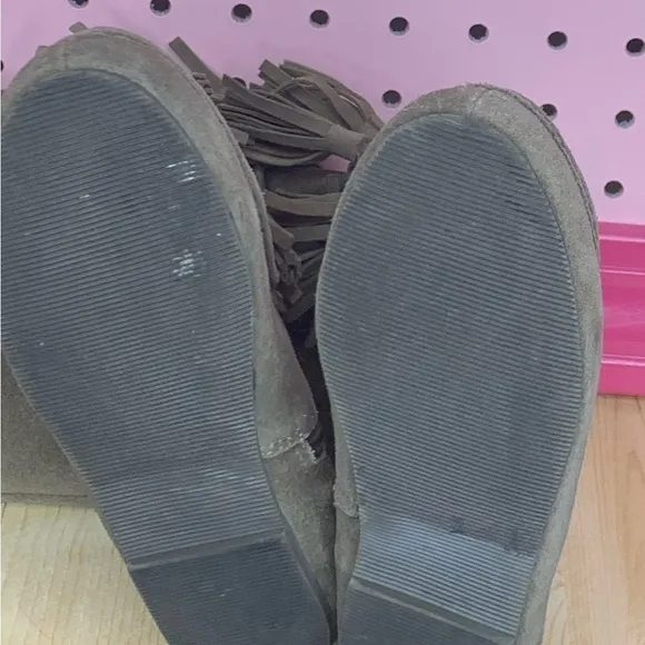 Suede lace up boots. Joyfolie