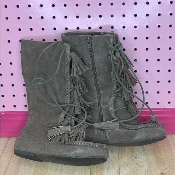 Suede lace up boots. Joyfolie