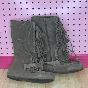 Suede lace up boots. Joyfolie