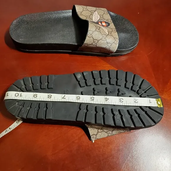 Summer/ Moving Sale Gucci GG Supreme Monogram Bee Slide Sandals