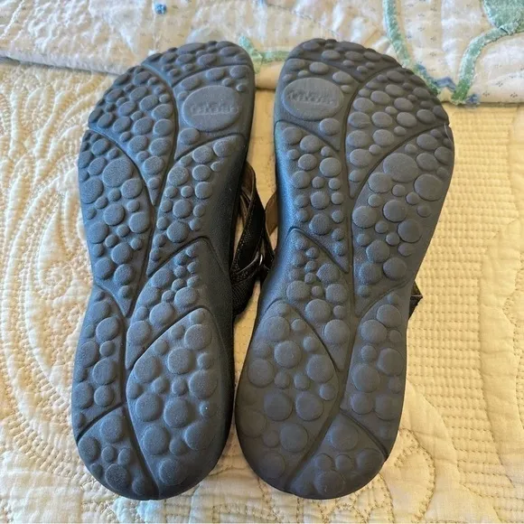 Taos Footwear walking sandals black sparkly details, adjustable straps size 9