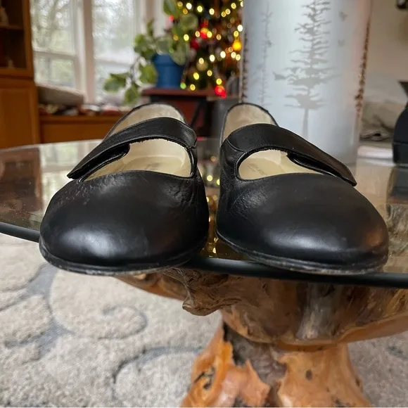 Taryn Rose Black Leather Mary Jane Ballet Flats Loafer Wedge Heel Velcro Strap