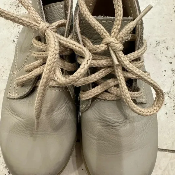 The Humble Soles Leather Grey Chukka Lace-Up Boots