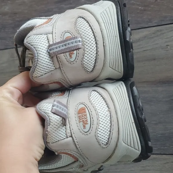 The North Face Womens Strive II Outdoor Hiking Sneakers sz 9