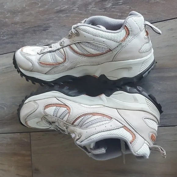 The North Face Womens Strive II Outdoor Hiking Sneakers sz 9