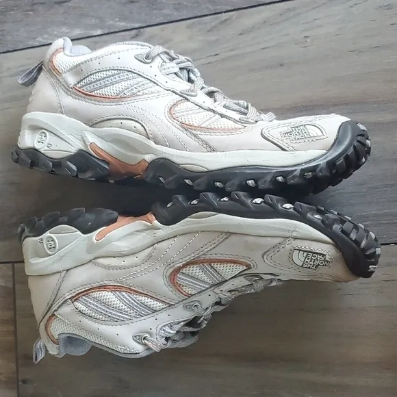 The North Face Womens Strive II Outdoor Hiking Sneakers sz 9