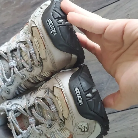The North Face Womens Strive II Outdoor Hiking Sneakers sz 9