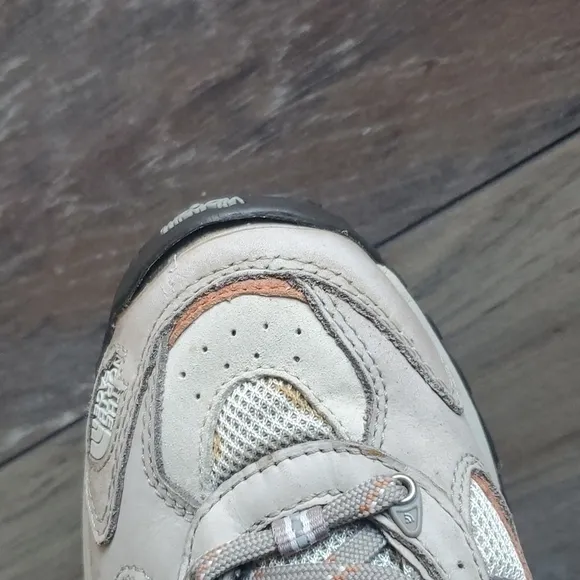 The North Face Womens Strive II Outdoor Hiking Sneakers sz 9