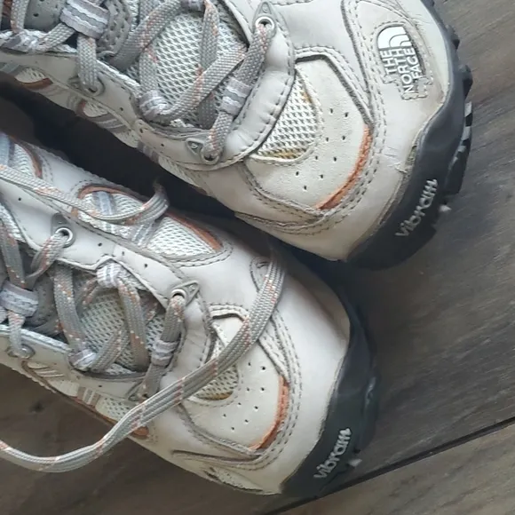 The North Face Womens Strive II Outdoor Hiking Sneakers sz 9